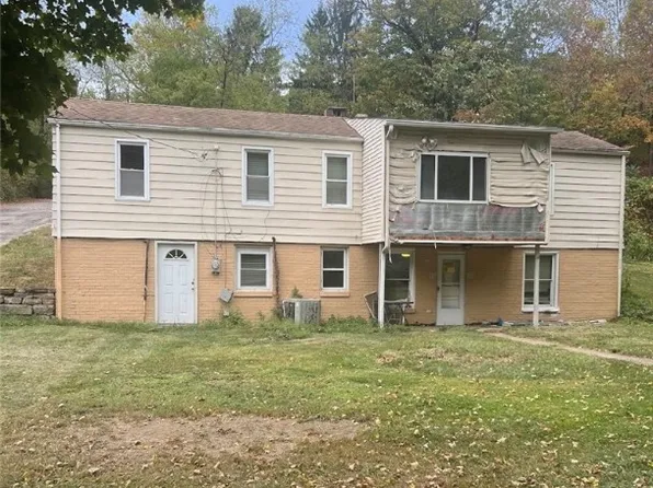 580 Boggs School Rd, Coraopolis, PA 15108