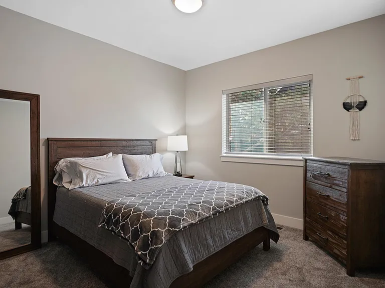 2247 NE Indigo Ln — Photo 9
