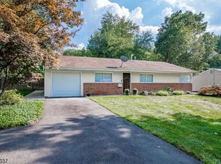 2 Hawthorne Rd S, Kendall Park, NJ 08824