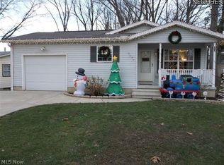 3075 Greenhill Dr, Akron, OH 44319