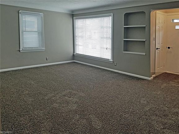 2nd image of 10414 Manoa Ave