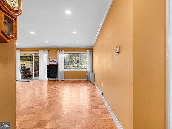 4th image of 10201 Grosvenor Pl APT 305