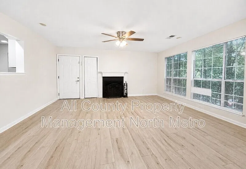 Rivermont Village — Photo 3