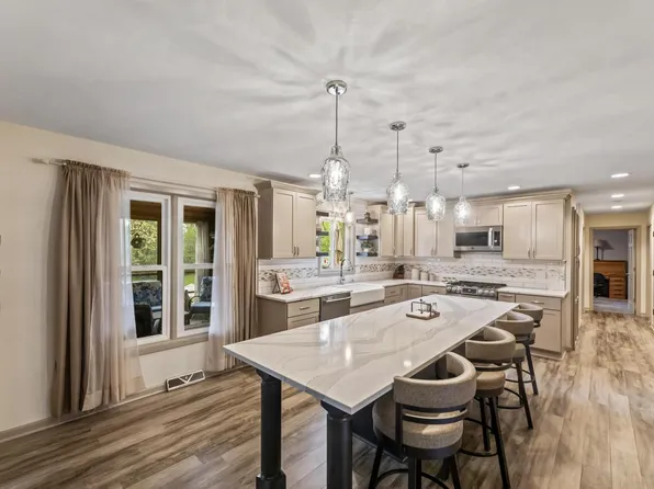 W326S7350 Cabriolet COURT, Mukwonago, WI 53149