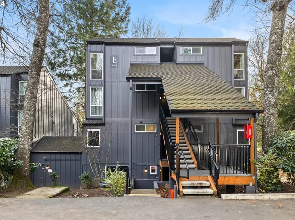 100 Kerr Pkwy APT 40, Lake Oswego, OR 97035
