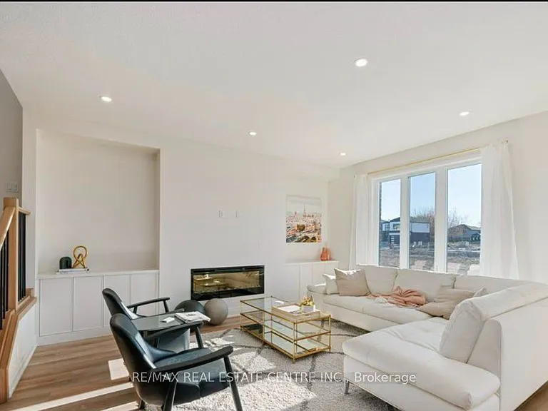 49 Lucas Rd #UPPER ONLY — Photo 5