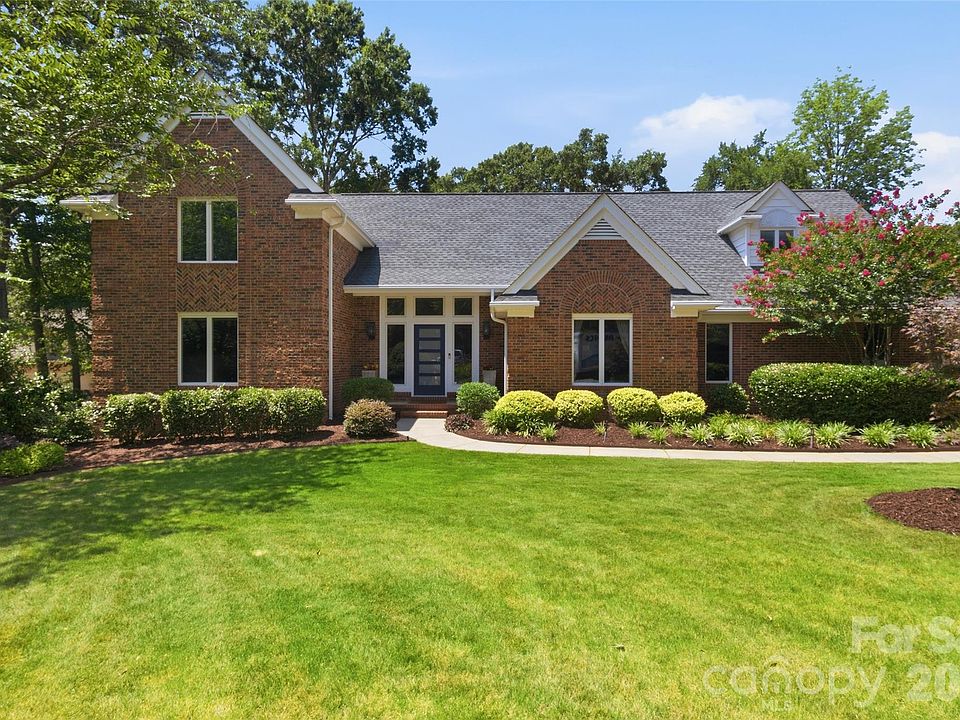 1st image of 208 Kelly Ct