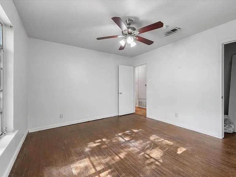 1409 Clifford Ave — Photo 3