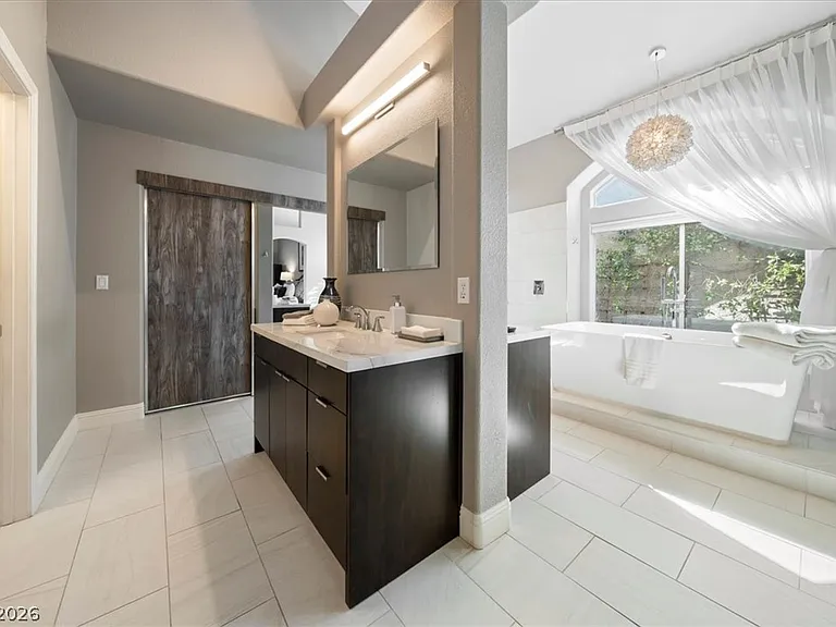 10000 Charlemont Dr — Photo 32