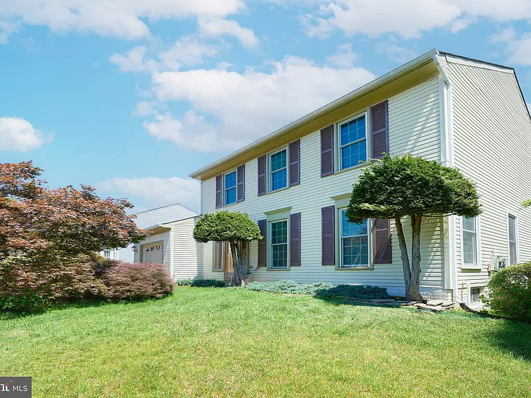 8508 Silverdale Rd — Photo 2