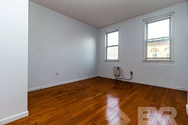 Rented by EXR | media 4