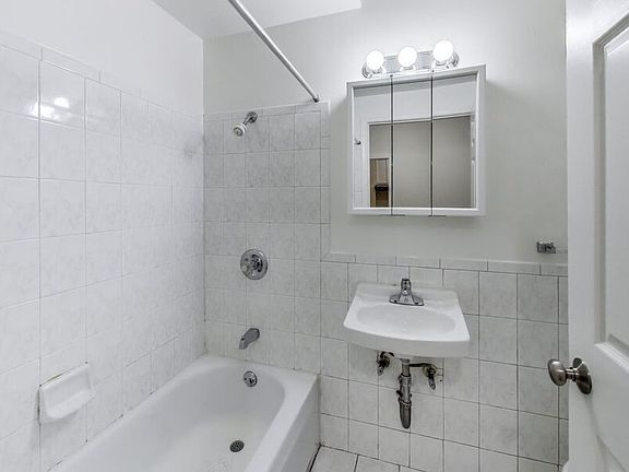 4th image of 10 Brooklyn Pl APT 6