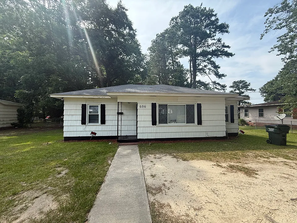 606 Greenmead Dr