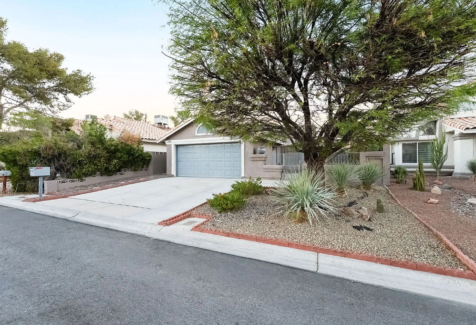 2 bed, 2.0 bath, 969 sqft, $1,900 — Photo 4
