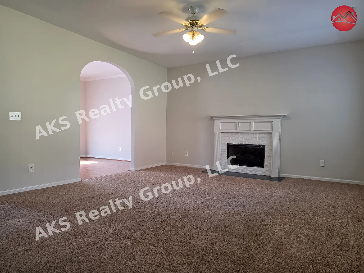 4 bed, 3.5 bath, 2725 sqft, $2,699 — Photo 2