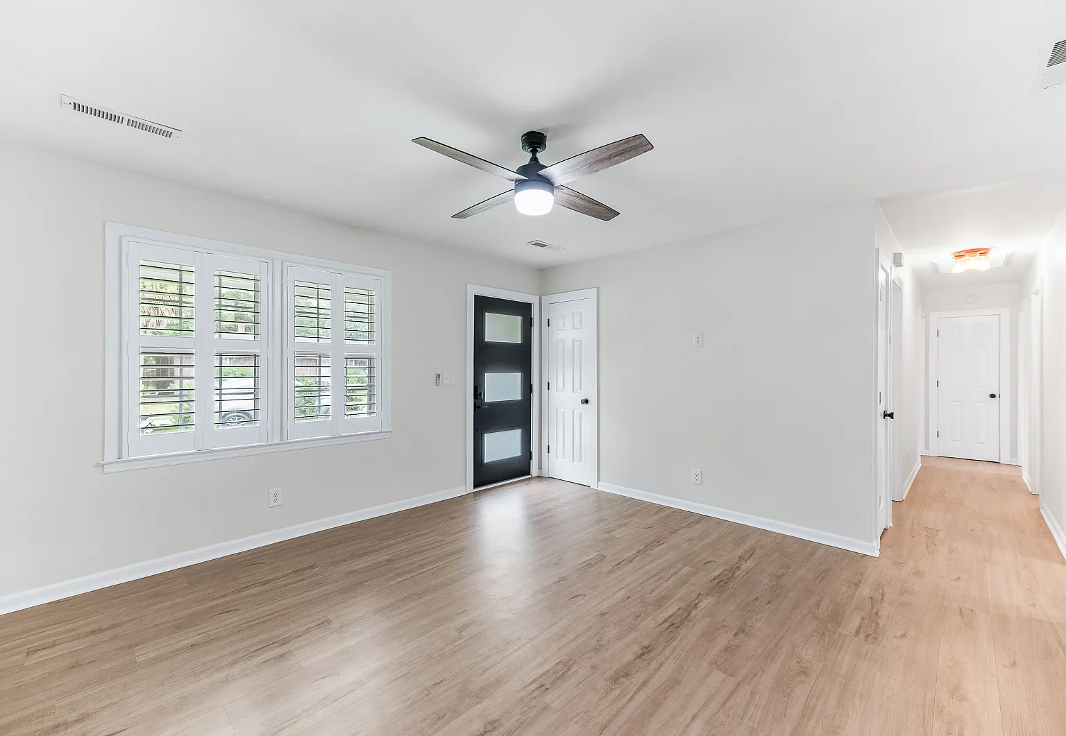 3 bed, 1347 sqft, $3,300 — Photo 4
