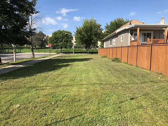 3rd image of 2101 N Melvina Ave