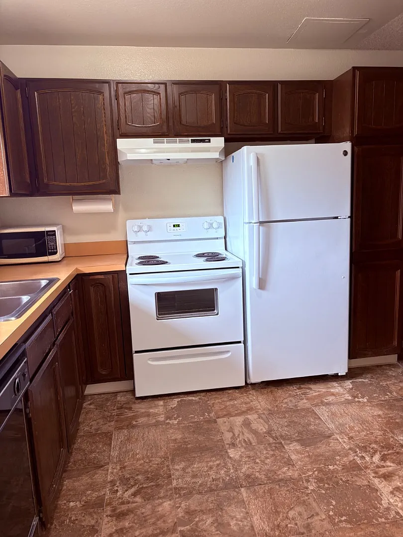 800 and 830 D St - 6 — Photo 1