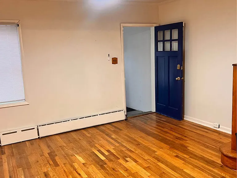 925 Kenmore Rd — Photo 2