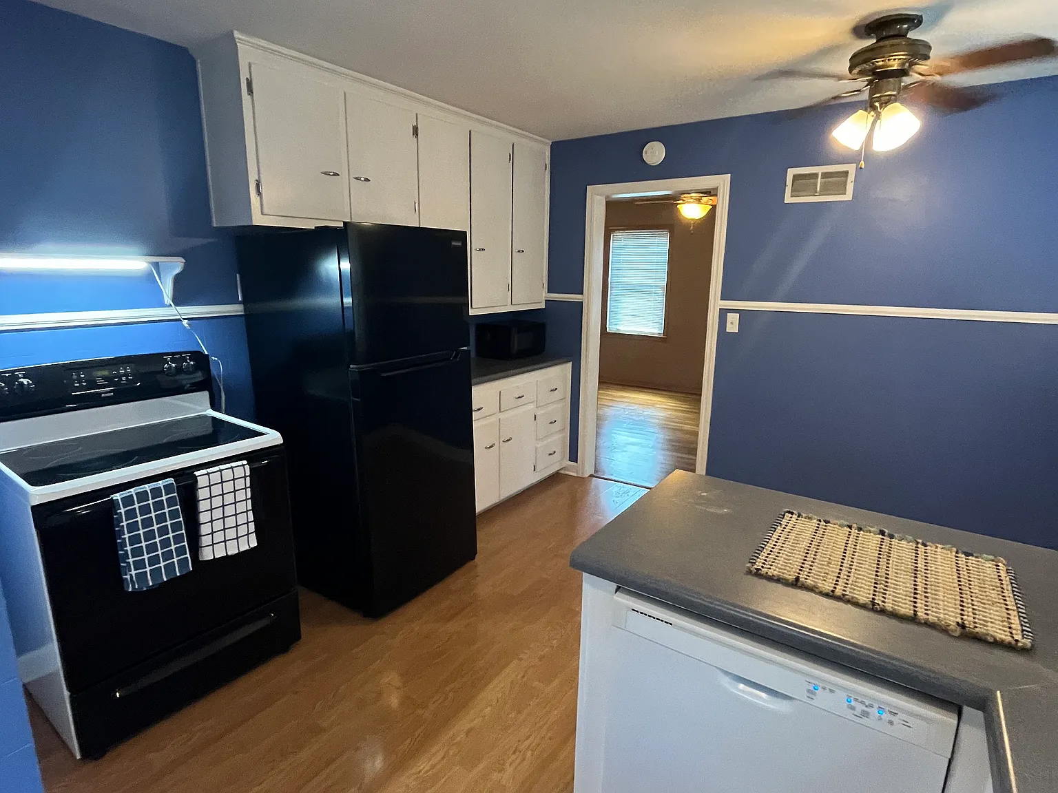 3 bed, 1057 sqft, $1,150 — Photo 3