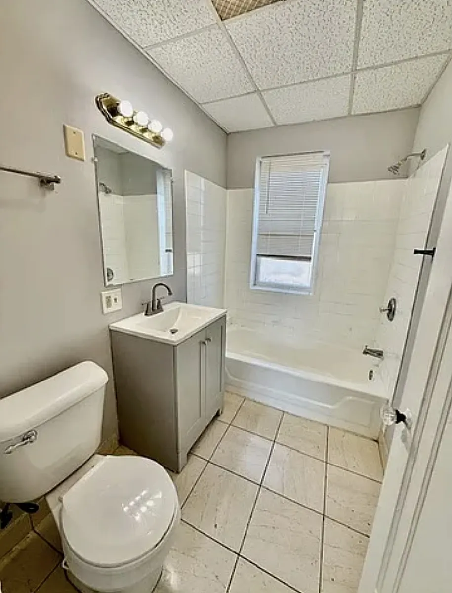 Building Photo - 9213 S Laflin St #3W