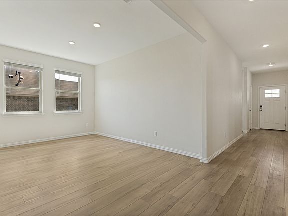 3rd image of 1237 Almond Rd