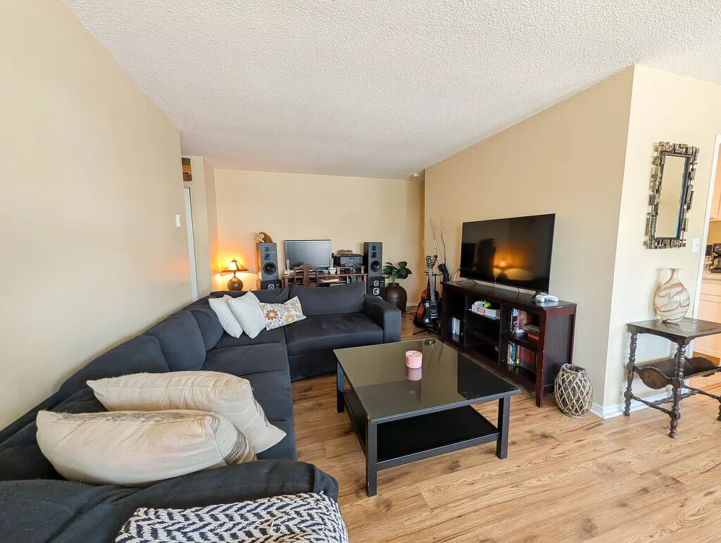 Building Photo - 98 Wright St #2