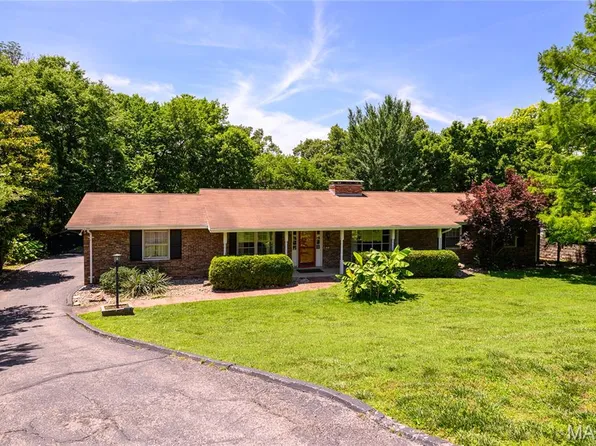 10814 Forest Circle Dr, Saint Louis, MO 63128
