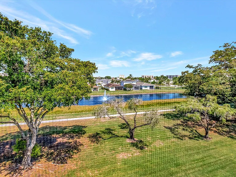 14723 Cumberland Dr #404B — Photo 25
