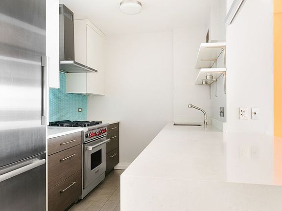 5th image of 40 E 9th St APT 8B