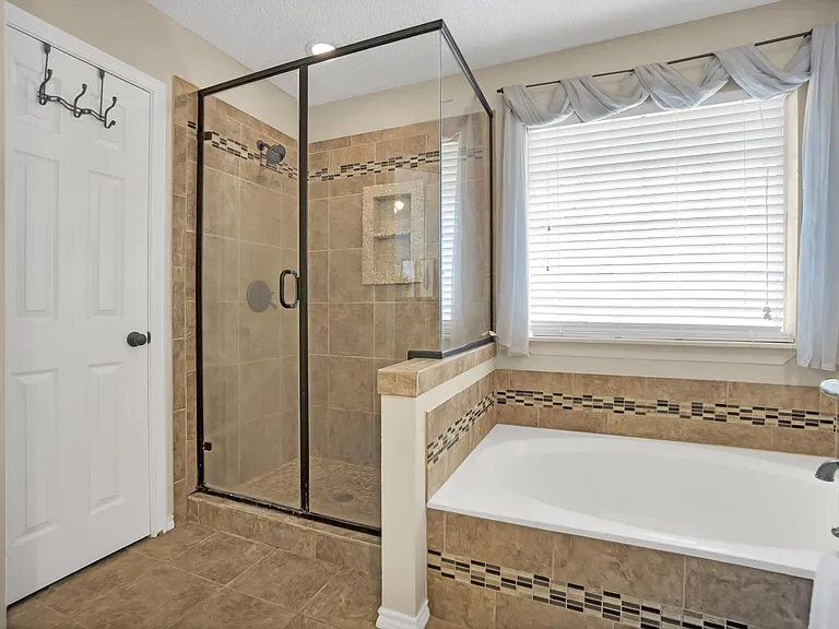 232 Brittany Dr — Photo 16