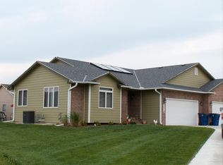 1216 Lazy Creek Ct, Newton, KS 67114