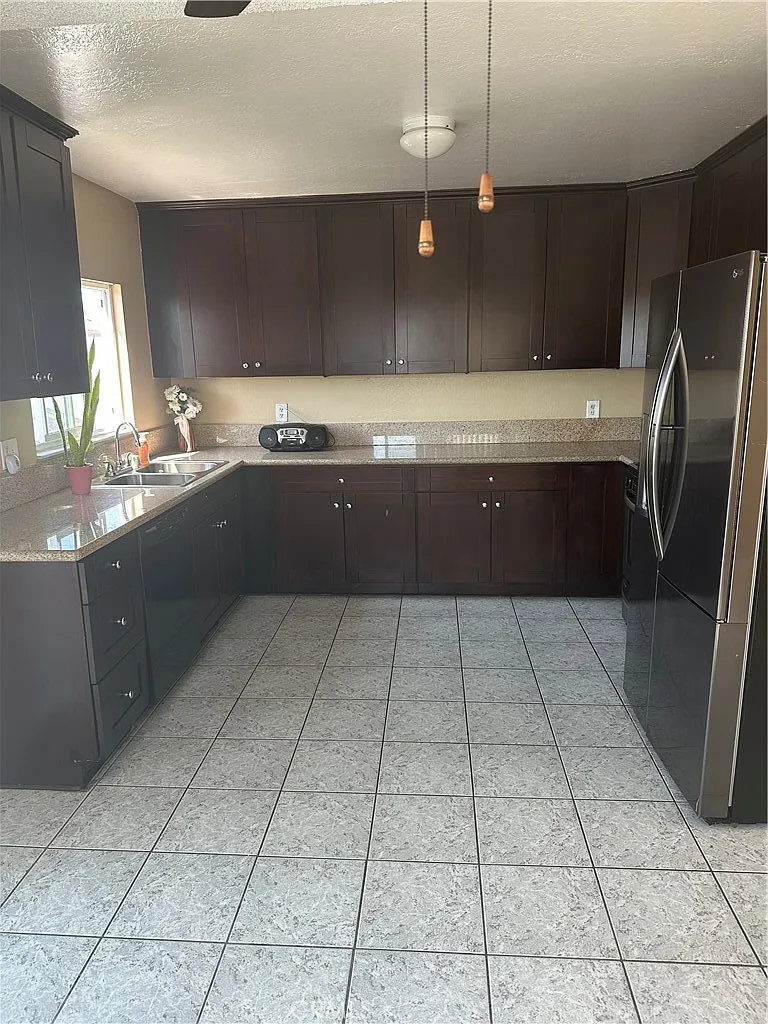2 bed, 1000 sqft, $2,495 — Photo 3