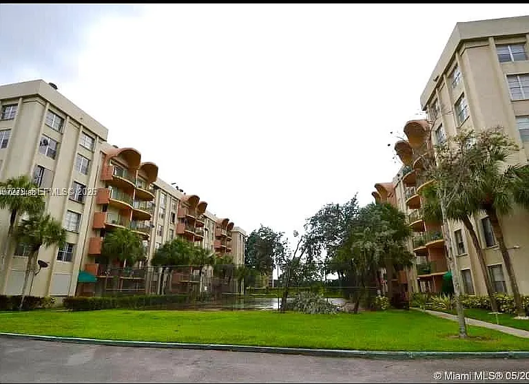 9360 Fontainebleau Blvd #309 — Photo 1