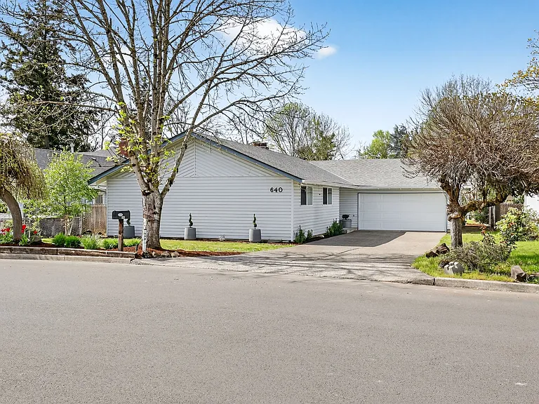 640 Stonehill Dr — Photo 45