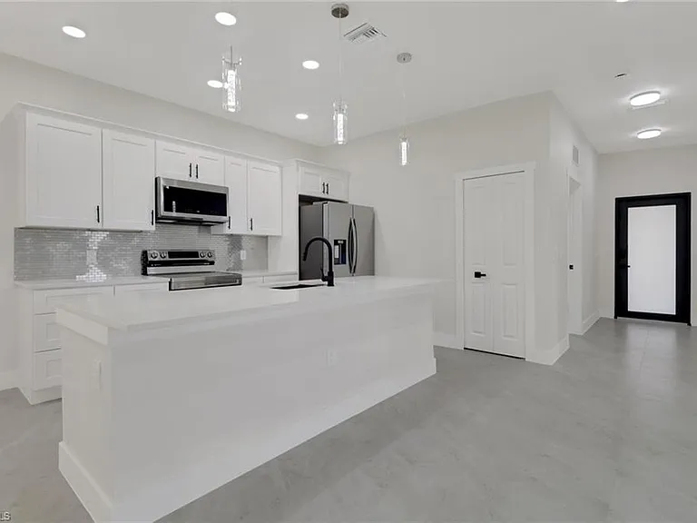 4503 15th St SW — Photo 3