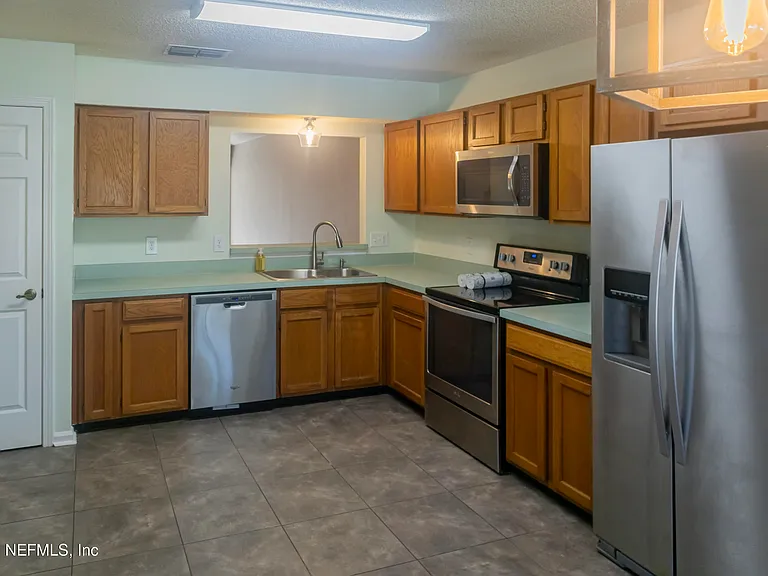1714 Ashmore Green Dr — Photo 3