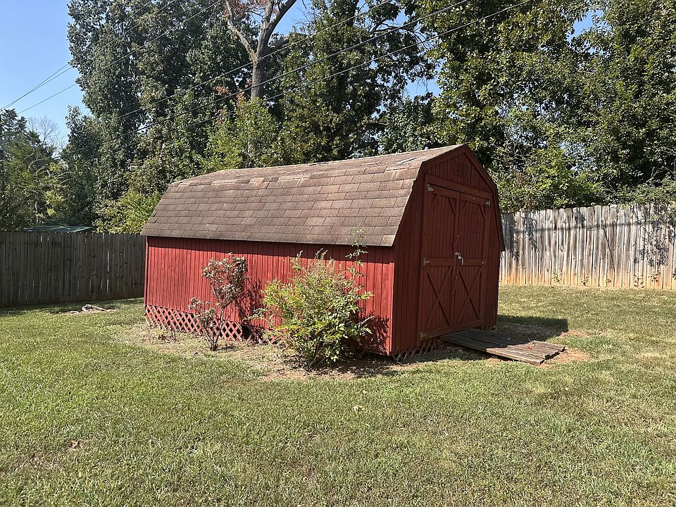 2nd image of 2111 Robin Rd