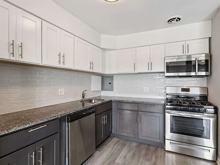 Henry on the Park Apartments — Photo 2