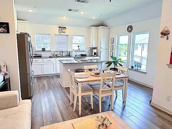 4th image of 4717 Kindred St