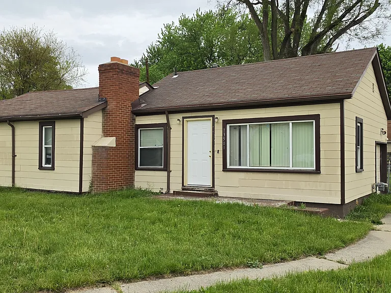 13501 Vernon Ave — Photo 1