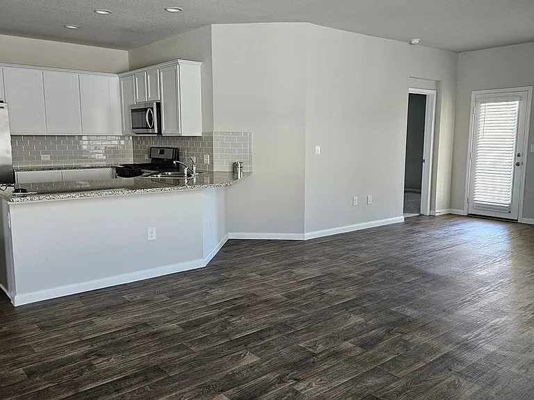 110 Marimoor Dr — Photo 23