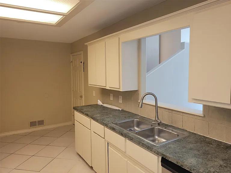 305 Shoreview Dr — Photo 15