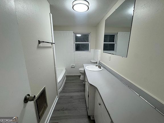 4th image of 110 Pinecone Dr