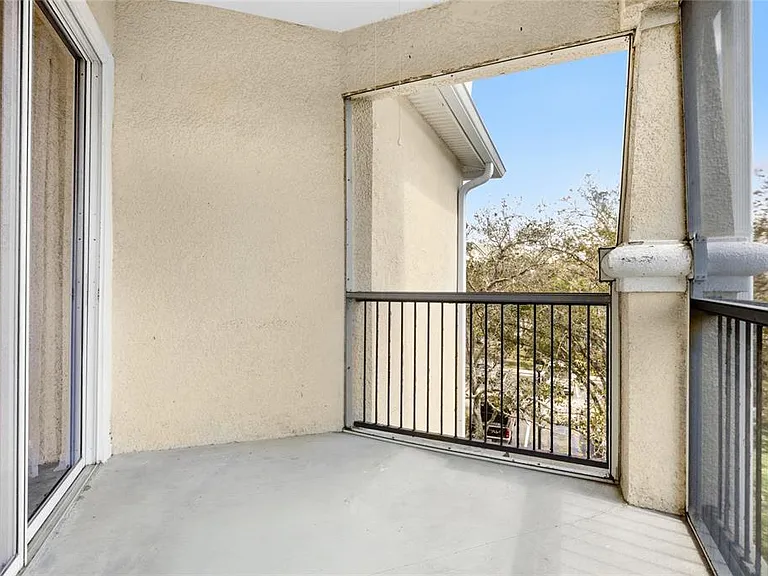 5160 Northridge Rd #301 — Photo 26