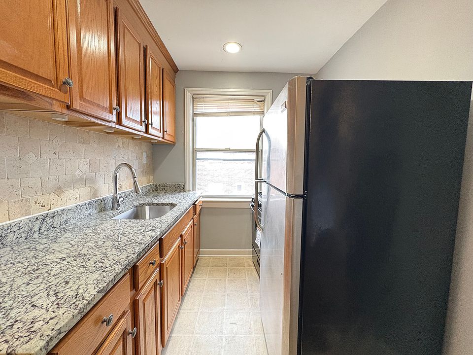 1st image of 11 S Carpenter Ter APT 2R
