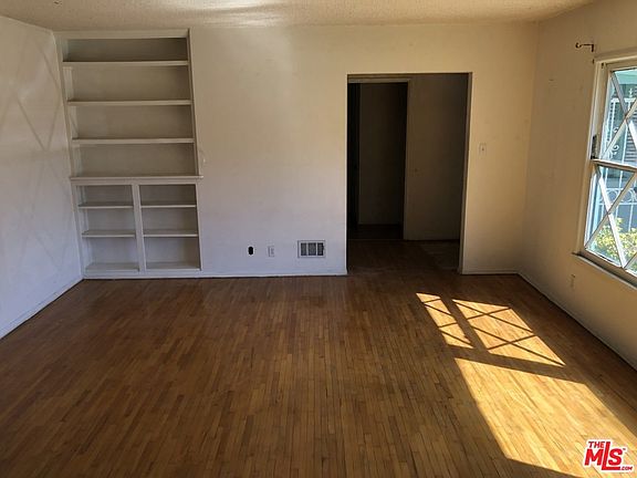 2nd image of 15033 Broadmoor St