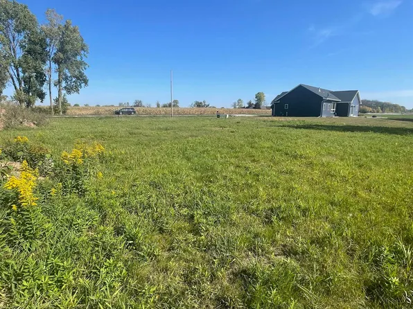 W5943 Woodland Rd #6, Menasha, WI 54952