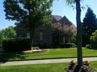 45594 Bristol Cir, Novi, MI 48377