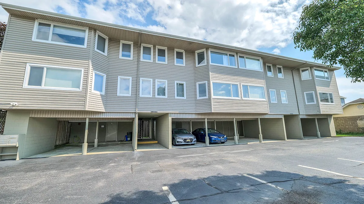 Building Photo - 16 N Monroe Ave #B4